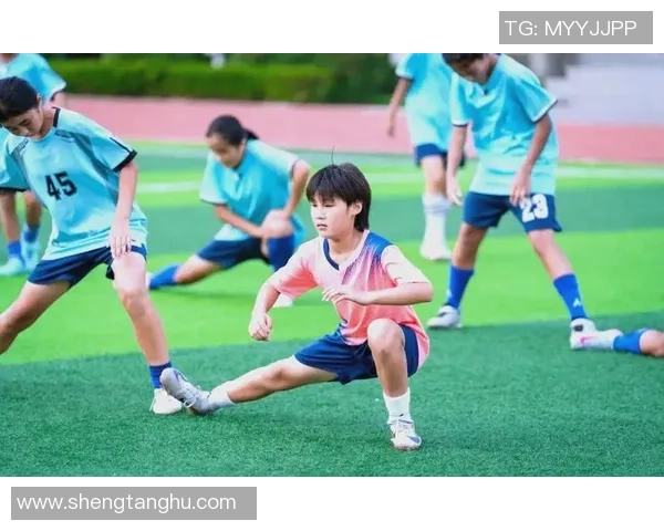 青梅足球：青春与梦想交织的绿茵场上拼搏与成长的故事